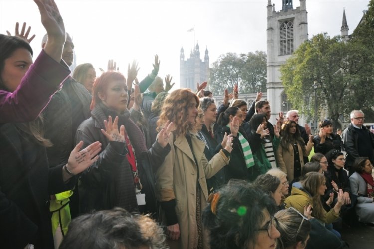 Gazze'de hayatını kaybeden &ccedil;ocuklar Londra'da anıldı