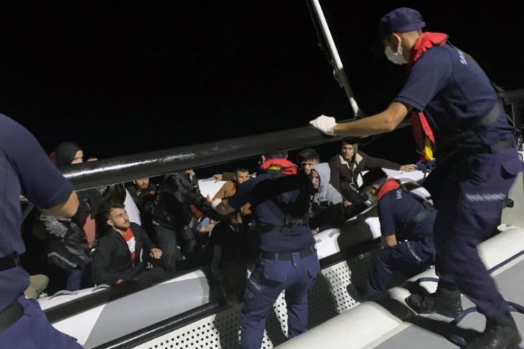 Muğla Marmaris'te 22 d&uuml;zensiz g&ouml;&ccedil;men kurtarıldı