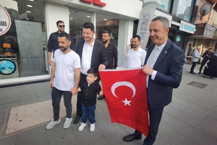 Zonguldak'ta 2 bin adet bayrak dağıtıldı