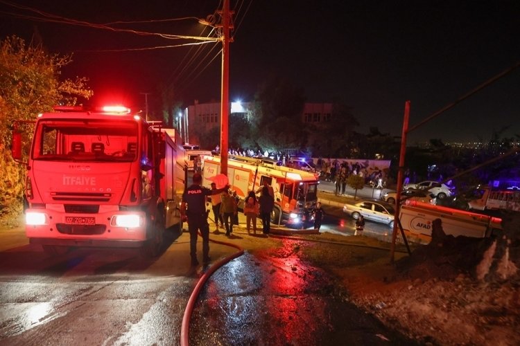 Antalya'da yangın &ccedil;ıkan ev kullanılmaz hale geldi