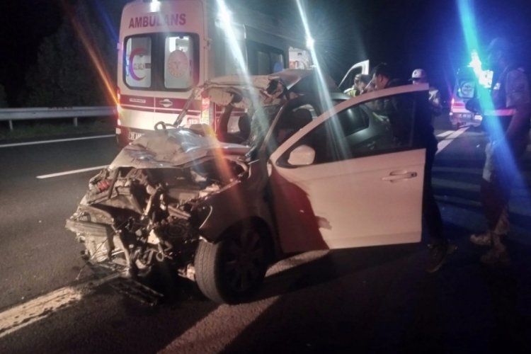 Hatay'da, otomobil kamyona &ccedil;arptı: 2 &ouml;l&uuml;