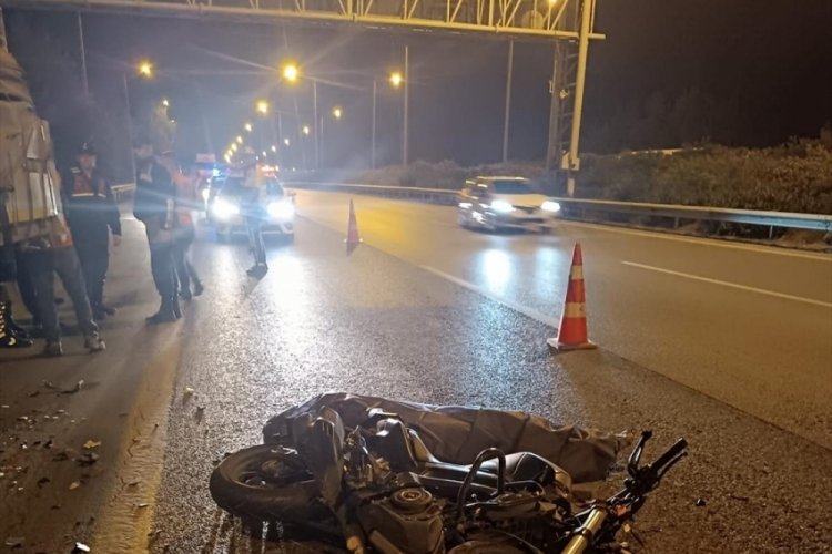 Aydın'da park halindeki kamyona &ccedil;arptı, hayatını kaybetti