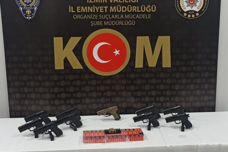 İzmir'de yasa dışı silah ticareti yapan 2 kişiye g&ouml;zaltı