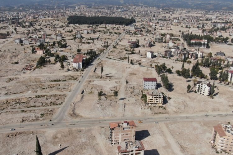 Hatay'da enkazın y&uuml;zde 77'si kaldırıldı, binaların yerini araziler aldı