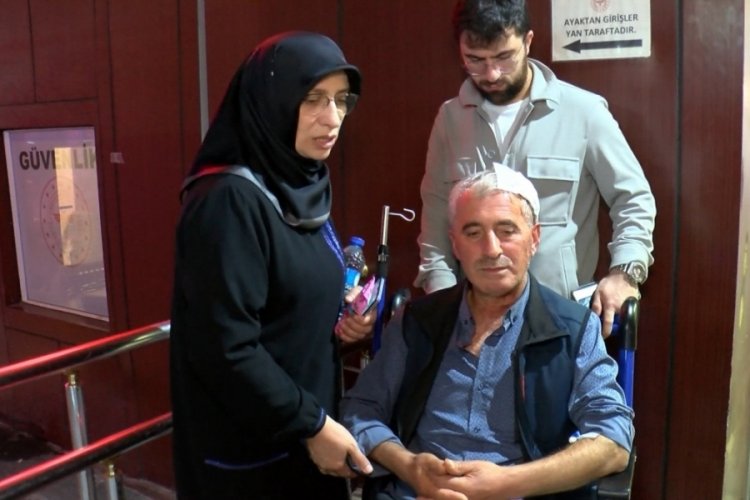 İstanbul'da Avcılar'da kadın m&uuml;şteri seyyar satıcıya saldırdı tezgahı dağıttı