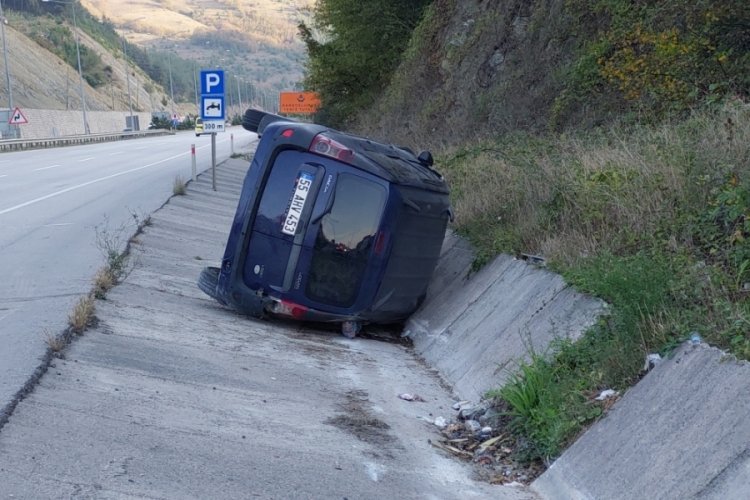 Samsun'da otomobil su kanalına devrildi! 2 yaralı
