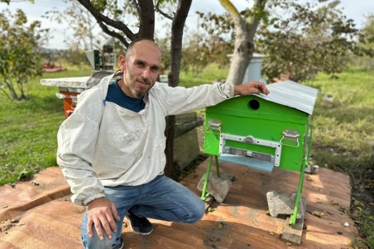 Samsun'da tabut, cansız manken ve varili arı kovanı olarak kullanıyor