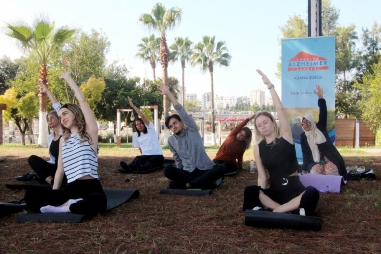 Alzheimer hastalarına sabah yogası şart