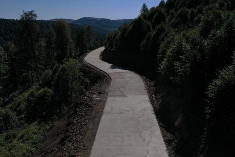Karadeniz'de 9 ilin yaylalarını birleştirecek 'Yeşil Yol'un y&uuml;zde 55'inde &ccedil;alışmalar tamamlandı