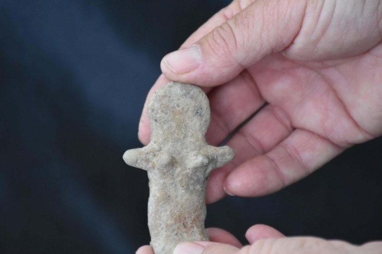 İzmir'de 5 bin yıllık tanrı&ccedil;a heykelciği