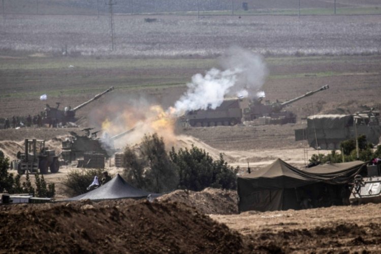 İsrail, Suriye'de askeri altyapıyı hedef aldı