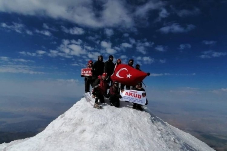 Ağrı'da Cumhuriyet'in 100. yılına &ouml;zel zirve tırmanışı