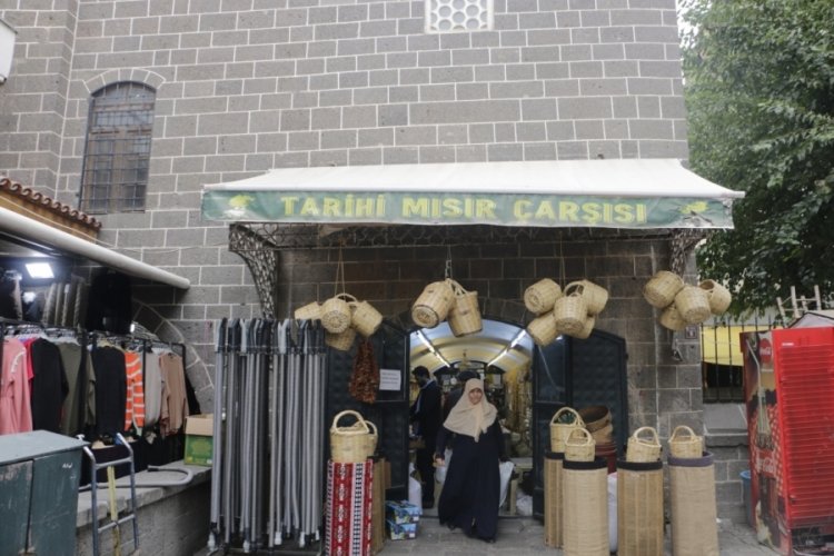 Diyarbakır'da tarihi ge&ccedil;itte 100 yıldır baharat&ccedil;ılık yapılıyor