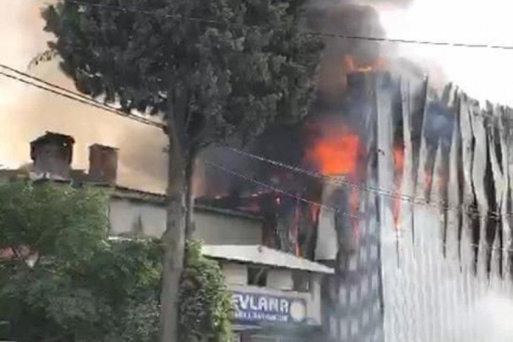 İstanbul K&uuml;&ccedil;&uuml;k&ccedil;ekmece'de kimyasal madde deposunda yangın