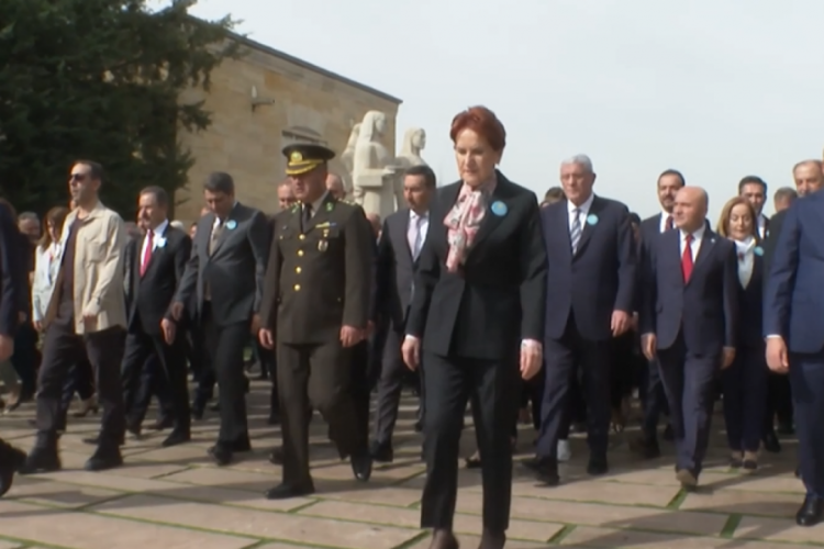 Meral Akşener Anıtkabir'i ziyaret etti