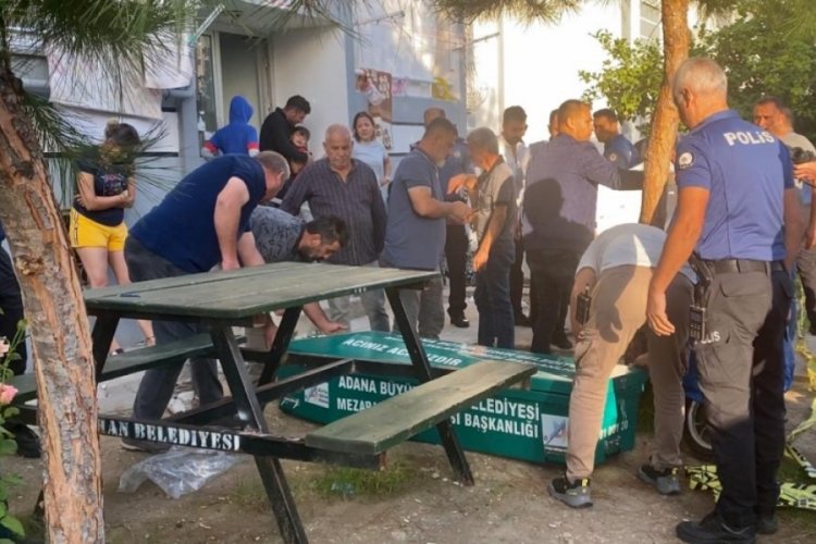 Adana'da komşusunu bı&ccedil;aklayarak &ouml;ld&uuml;rd&uuml;