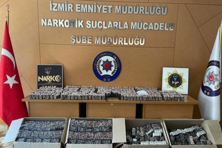 İzmir'de y&uuml;kl&uuml; miktarda sentetik ecza ele ge&ccedil;irildi