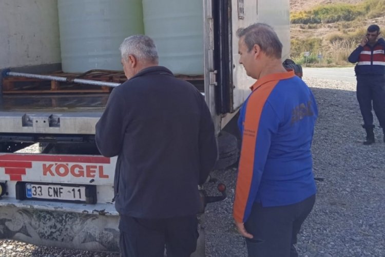 Batman'da asit taşıyan tırda sızıntı meydana geldi