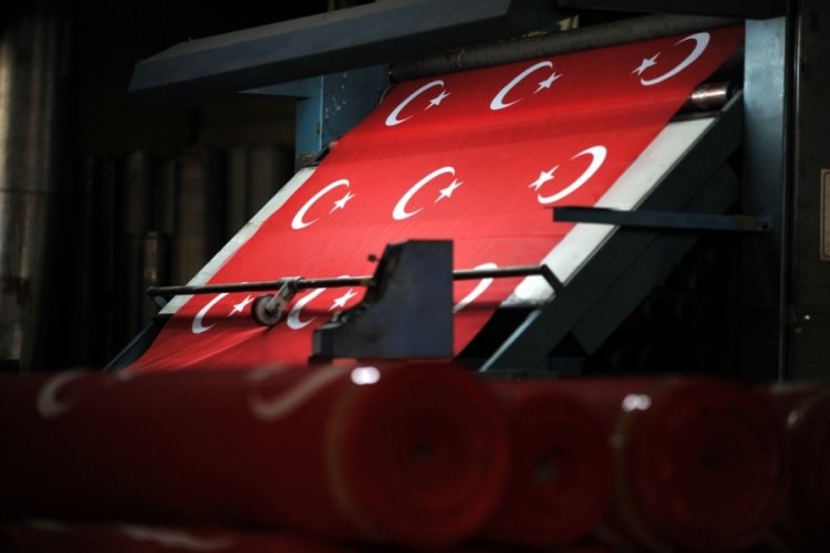 Bursa'da bayrak siparişlerine yetişemiyorlar