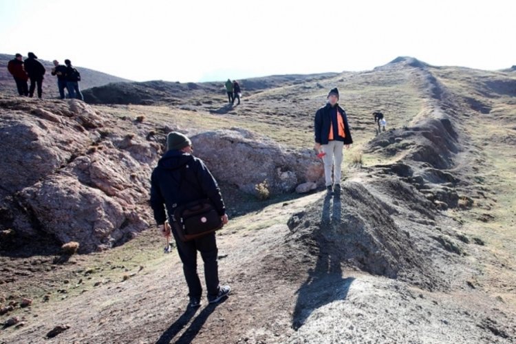 Ağrı'da Nuh'un Gemisi'ne ait olduğuna inanılan kalıntılar bulundu