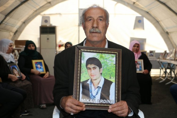 Diyarbakır'da ailelerin evlat n&ouml;beti devam ediyor