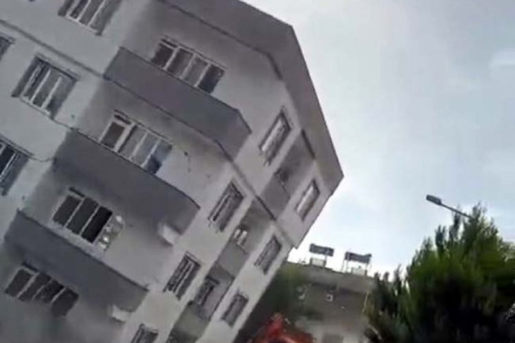 Gaziantep'te 5 katlı bina yıkım sırasında &ccedil;&ouml;kt&uuml;