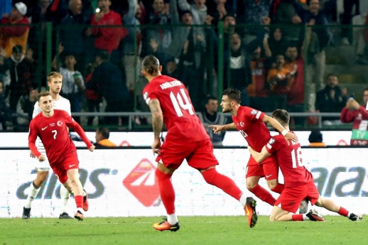 A Milli Futbol Takımı, d&uuml;nya sıralamasında d&ouml;rt basamak y&uuml;kseldi