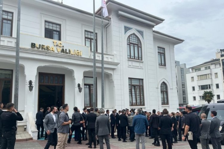 İ&ccedil;işleri Bakanı Ali Yerlikaya Bursa'da! "B&uuml;t&uuml;n b&uuml;y&uuml;k şehirlerde bir tane d&uuml;zensiz g&ouml;&ccedil;men kalmayacak"