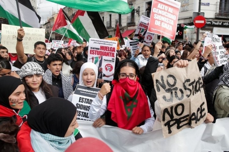 İspanya'da &ouml;ğrencilerden g&ouml;steri: Filistin'e destek i&ccedil;in derslere girmediler