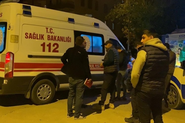 &Ccedil;orum'da otob&uuml;s durağında oturanlara ateş a&ccedil;ıldı: 3 yaralı