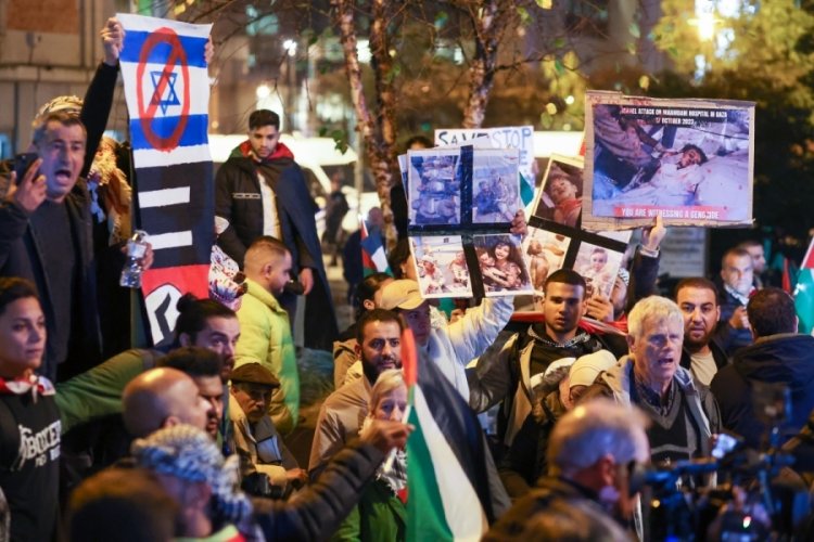 Br&uuml;ksel'de AB Liderler Zirvesi sırasında Filistin'e destek g&ouml;sterisi