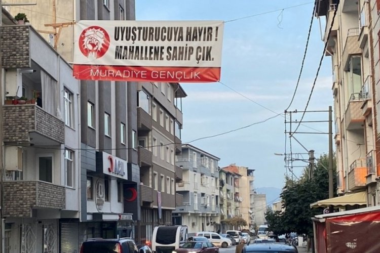 Bursa Orhangazi'de "Uyuşturucuya hayır mahallene sahip &ccedil;ık" pankartı