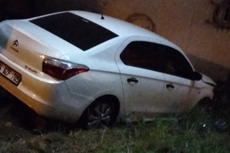 İstanbul'da bir ara&ccedil; yol ile bina arasındaki boşluğa u&ccedil;tu