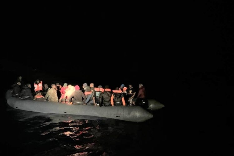 İzmir'de Yunanistan unsurlarınca geri itilen 87 d&uuml;zensiz g&ouml;&ccedil;men kurtarıldı