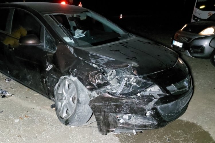 Samsun'da 2 otomobil &ccedil;arpıştı!