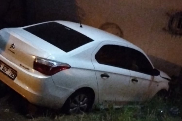 İstanbul'da navigasyonun g&ouml;sterdiği ara yola giren ara&ccedil; boşluğa d&uuml;şt&uuml;!