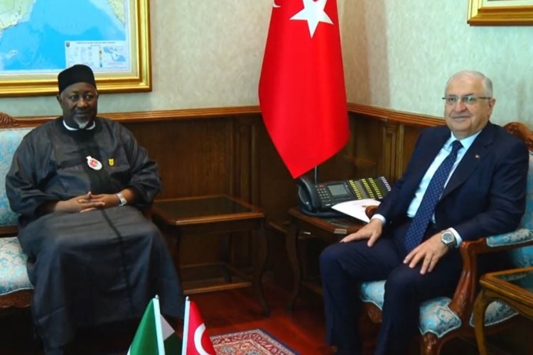 Bakan G&uuml;ler, Nijerya Savunma Bakanı ile g&ouml;r&uuml;şt&uuml;