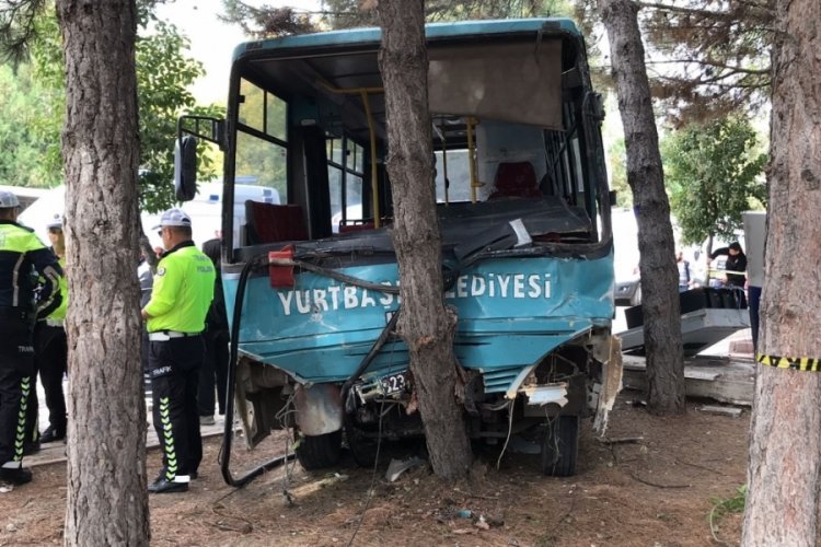 Elazığ'da &ouml;ğrenci servisinin freni patladı! Yaralılar var