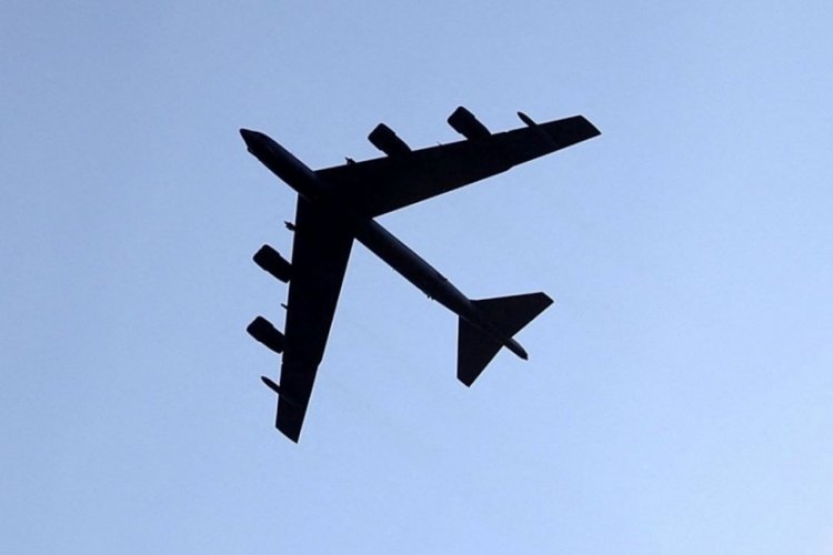 &Ccedil;in jeti, ABD bombardıman u&ccedil;ağına 3 metre yaklaştı