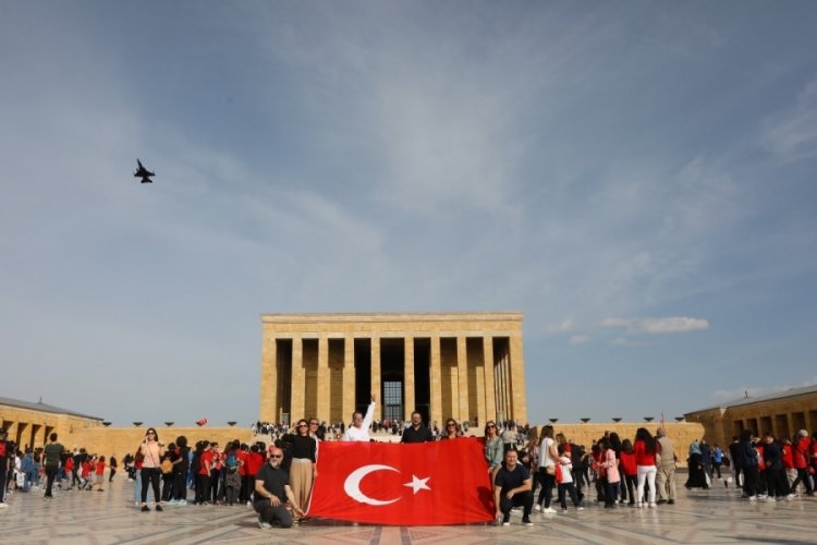 SOLOT&Uuml;RK, 29 Ekim'de Anıtkabir &uuml;zerinde g&ouml;steri yapacak