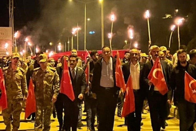 Hakkari'nin Derecik il&ccedil;esinde meşaleli Cumhuriyet y&uuml;r&uuml;y&uuml;ş d&uuml;zenlendi