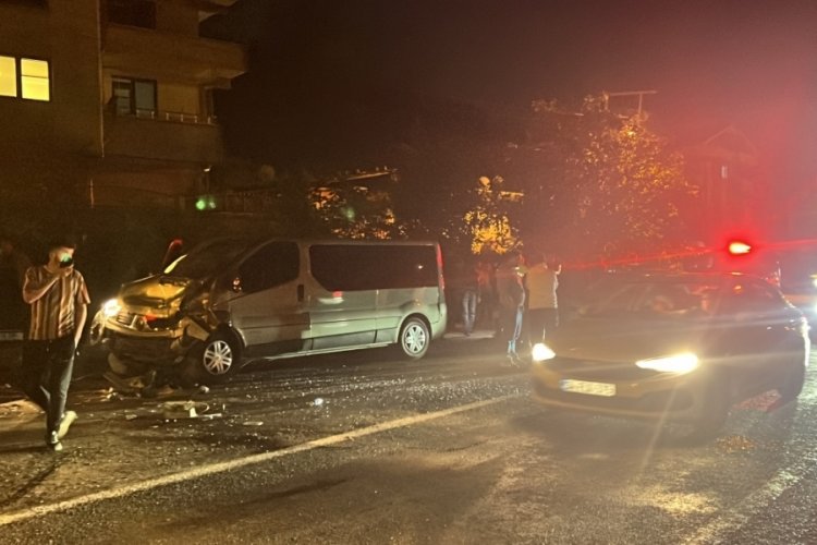 Zonguldak'ta alkoll&uuml; s&uuml;r&uuml;c&uuml; kazaya neden oldu: Yaralılar var