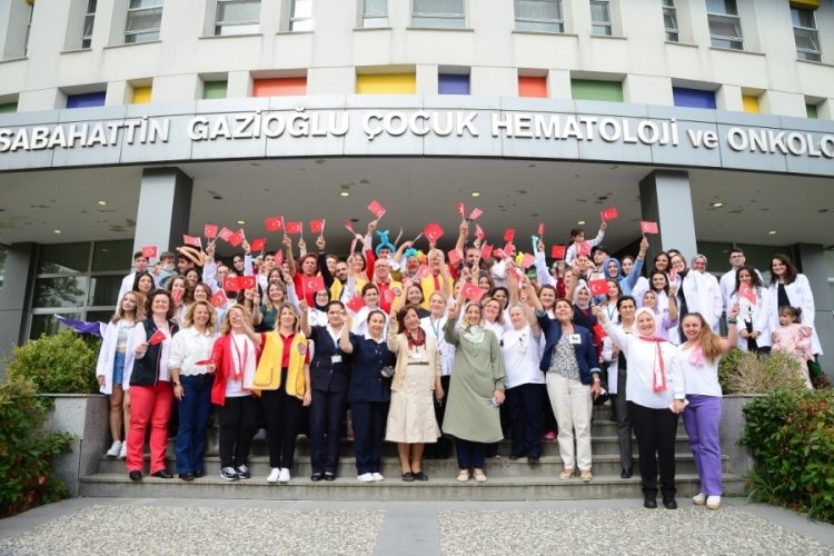 Bursa'da Cumhuriyet coşkusunu g&ouml;n&uuml;llere işlediler