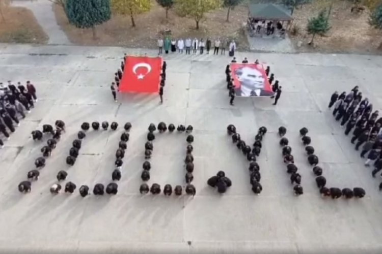 Orhaneli'nde &ouml;ğrencilerinden muhteşem 100. yıl g&ouml;rsel ş&ouml;leni