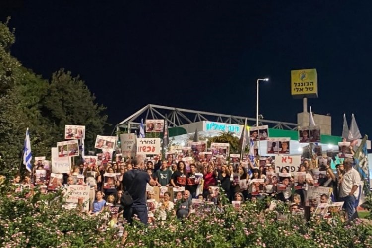 İsrail'de esir protestoları s&uuml;r&uuml;yor