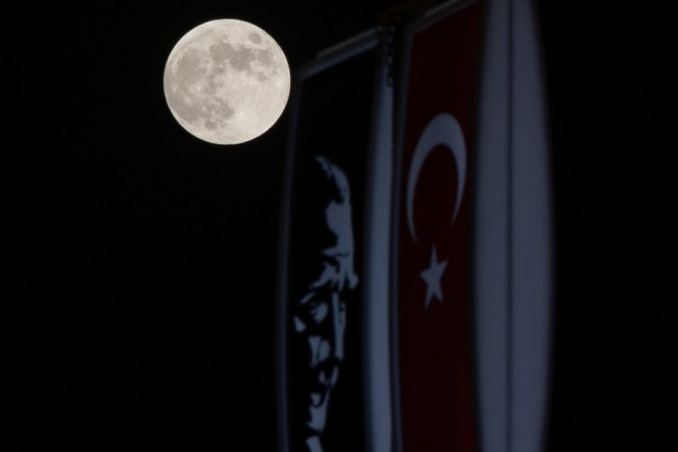 Hatay'da kanlı ay tutulması kartpostallık g&ouml;r&uuml;nt&uuml;ler oluşturdu