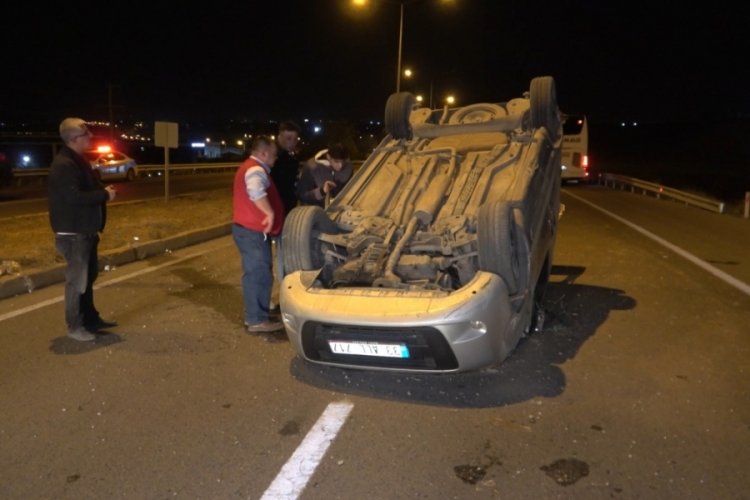 Kırıkkale'de takla atan hafif ticari ara&ccedil; karşı şeride ge&ccedil;ti: 1 yaralı