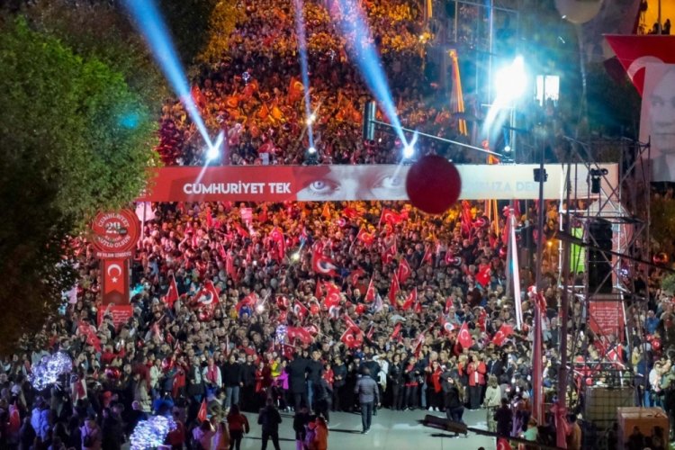 T&Ouml;B-SEN BURSA şubesi Cumhuriyet'in 100. yılını kutladı
