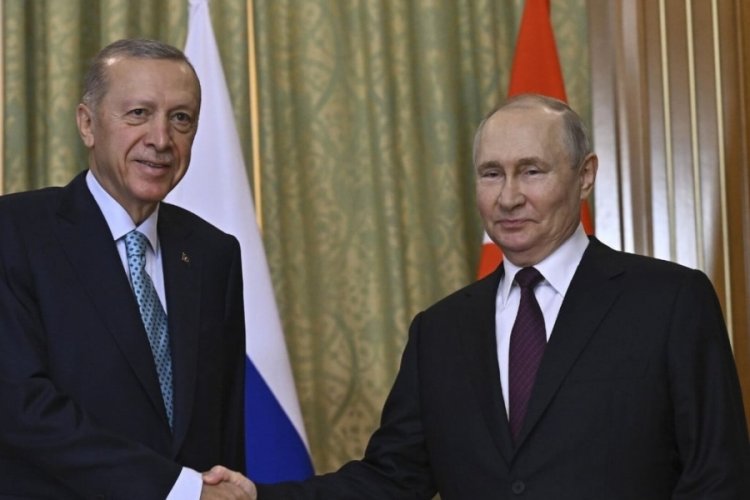 Putin'den Cumhuriyeti'nin 100. yıld&ouml;n&uuml;m&uuml; i&ccedil;in tebrik