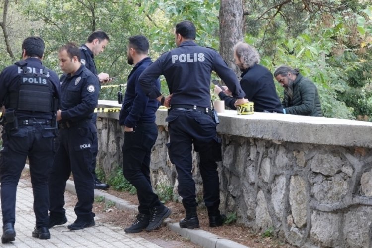 Bursa'da &ccedil;ocuk parkında ağaca asılı kadın cesedi bulundu!